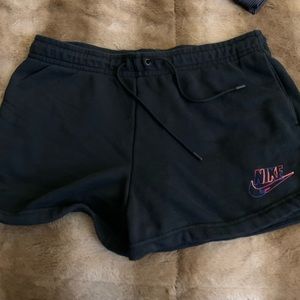 Woman Nike shorts